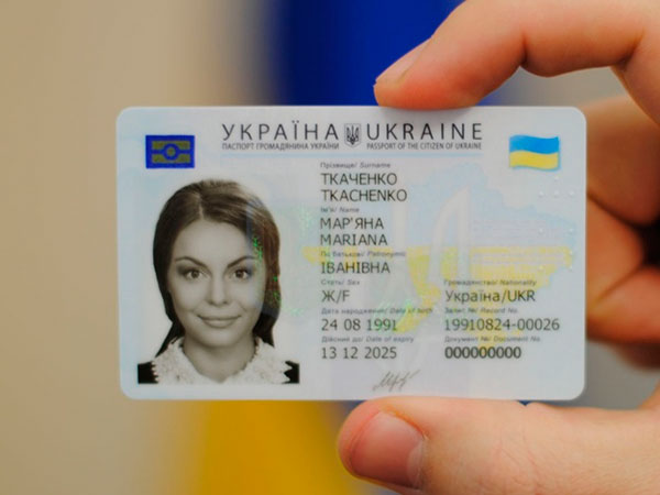 В Украине узаконены пластиковые ID-карты взамен паспорта