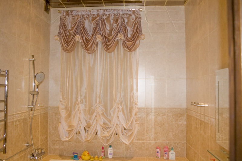 Пленочные шторы в ванной