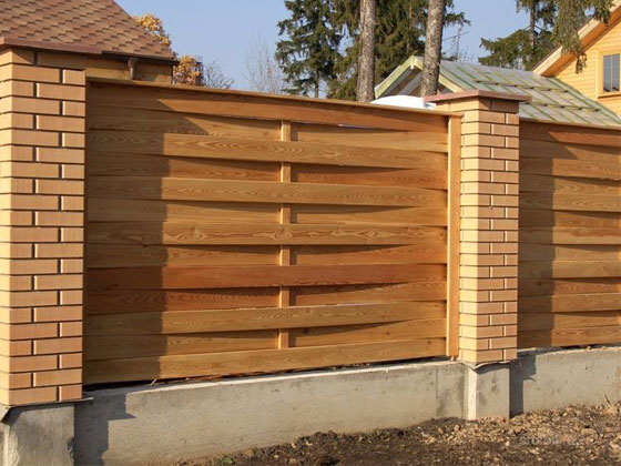 Украшаем деревянный забор